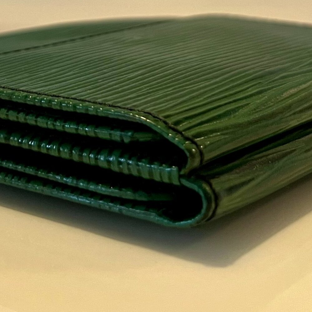 Louis Vuitton Limited Edition Malletier Borneo Green Epi Elise Wallet + COA - Picture 11 of 16